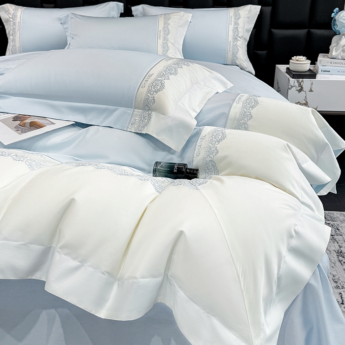 91家纺网 家纺一手货源 找家纺 丞音家纺 2026新款A类少女公主风双股100支贡缎长绒棉四件套刺绣被套绣花床笠高档礼盒装 露熙-迷雾蓝