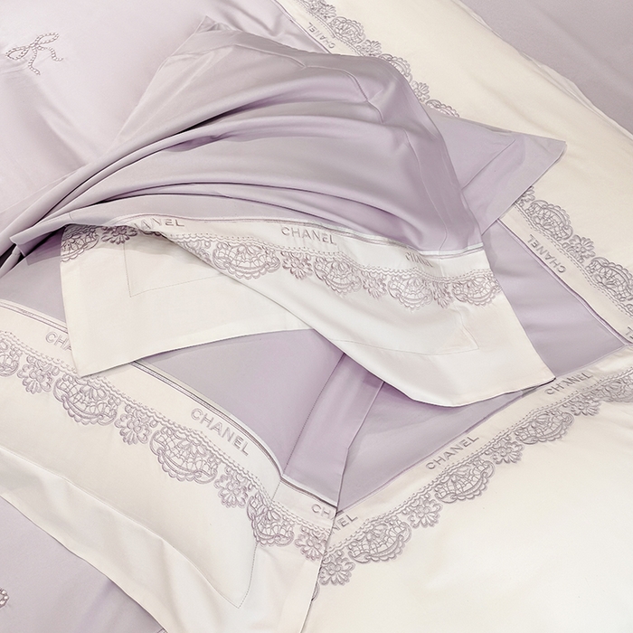 91家纺网 家纺一手货源 找家纺 丞音家纺 2026新款A类少女公主风双股100支贡缎长绒棉四件套刺绣被套绣花床笠高档礼盒装 露熙-香芋紫