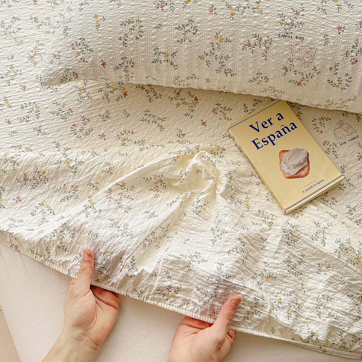 91家纺网 家纺一手货源 找家纺 N先生+V 13814689556 发大图/买家秀 2026春夏新款软糯糯泡芙纱单床笠 床笠单件 春日花语（床笠）