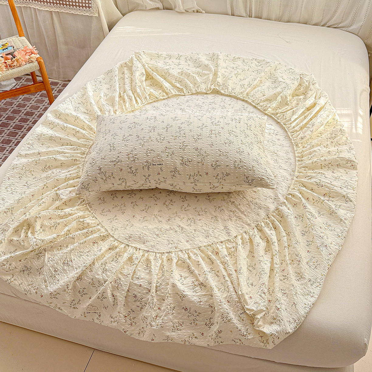 91家纺网 家纺一手货源 找家纺 N先生+V 13814689556 发大图/买家秀 2026春夏新款软糯糯泡芙纱单床笠 床笠单件 春日花语（床笠）