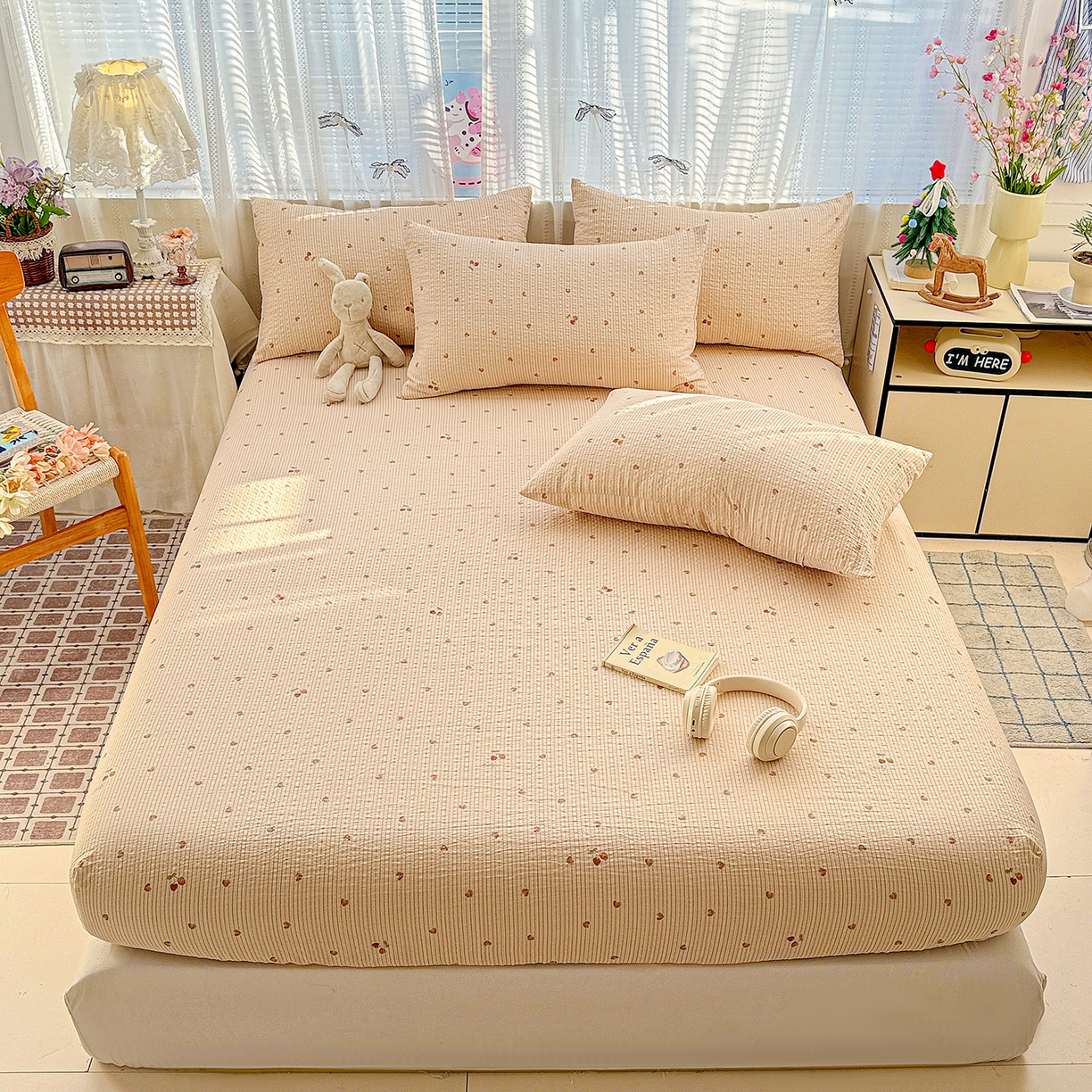 91家纺网 家纺一手货源 找家纺 N先生+V 13814689556 发大图/买家秀 2026春夏新款软糯糯泡芙纱单床笠 床笠单件 樱桃密语（床笠）