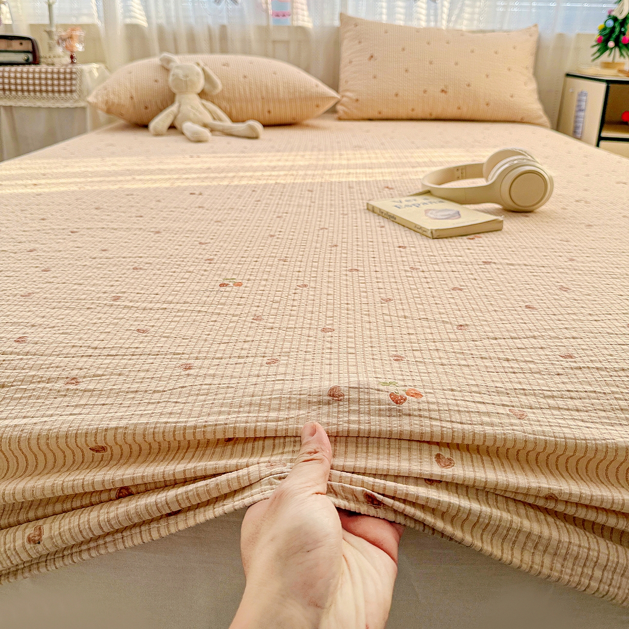 91家纺网 家纺一手货源 找家纺 N先生+V 13814689556 发大图/买家秀 2026春夏新款软糯糯泡芙纱单床笠 床笠单件 樱桃密语（床笠）