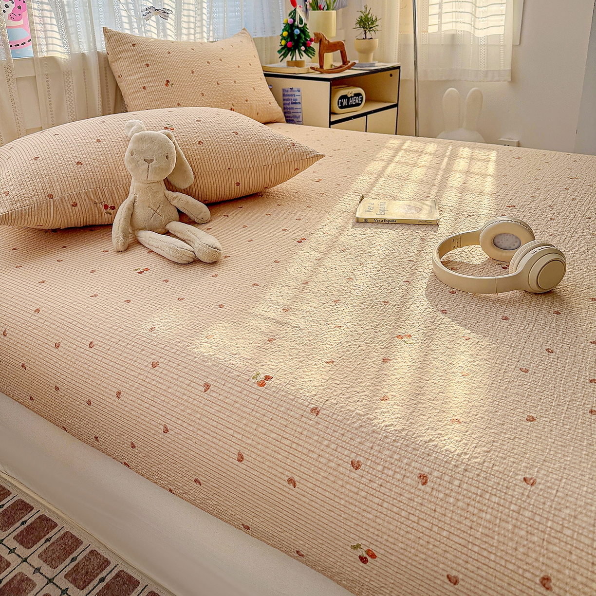 91家纺网 家纺一手货源 找家纺 N先生+V 13814689556 发大图/买家秀 2026春夏新款软糯糯泡芙纱单床笠 床笠单件 樱桃密语（床笠）