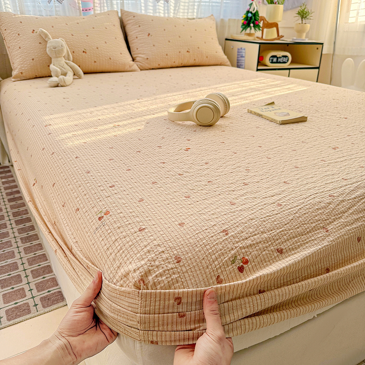 91家纺网 家纺一手货源 找家纺 N先生+V 13814689556 发大图/买家秀 2026春夏新款软糯糯泡芙纱单床笠 床笠单件 樱桃密语（床笠）