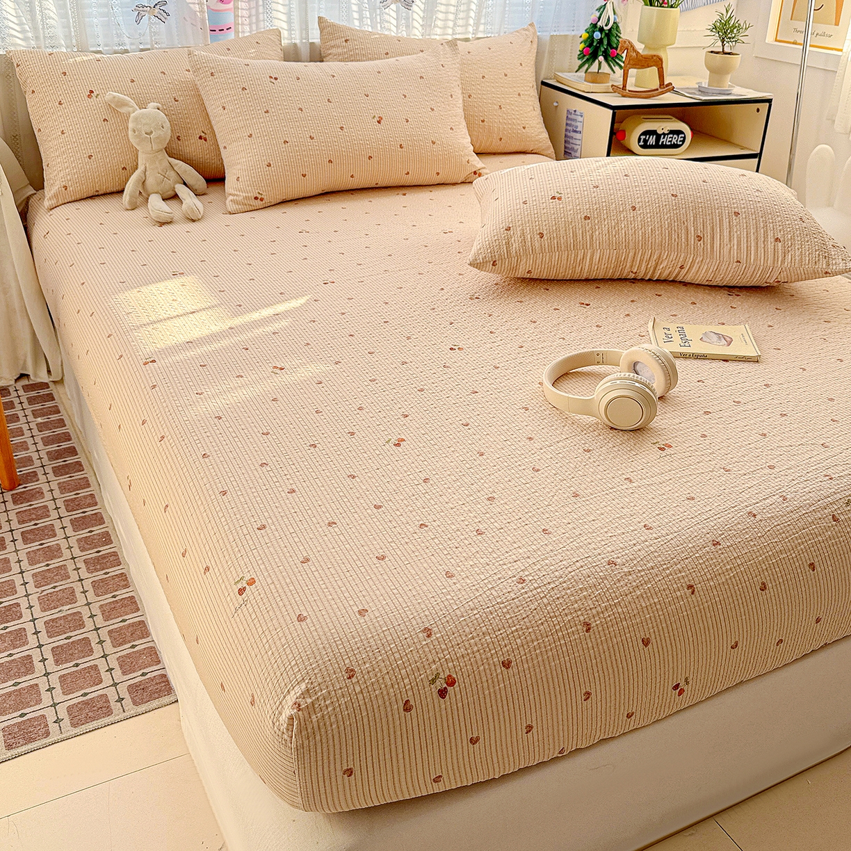 91家纺网 家纺一手货源 找家纺 N先生+V 13814689556 发大图/买家秀 2026春夏新款软糯糯泡芙纱单床笠 床笠单件 樱桃密语（床笠）