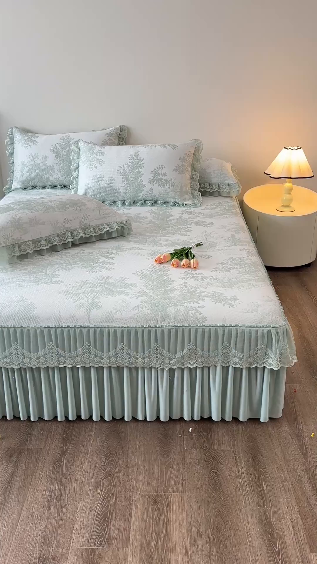 91家纺网 家纺一手货源 找家纺 （总）金艾草 2026新款PE双面提花床裙凉席三件套