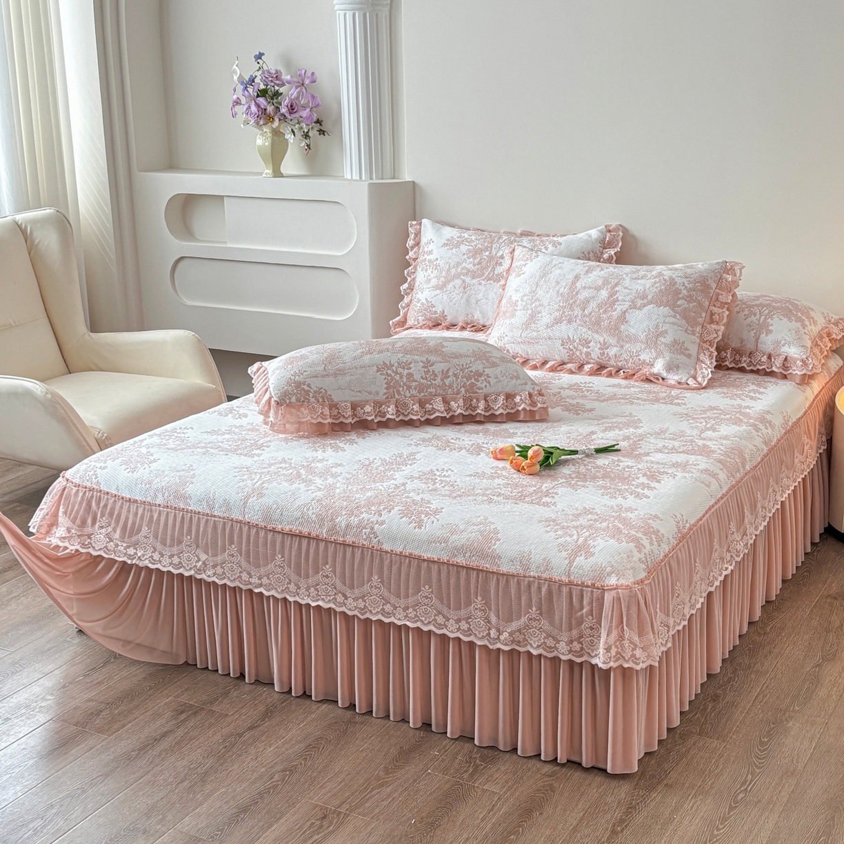 91家纺网 家纺一手货源 找家纺 金艾草 2026新款PE双面提花床裙凉席三件套 清新-粉色