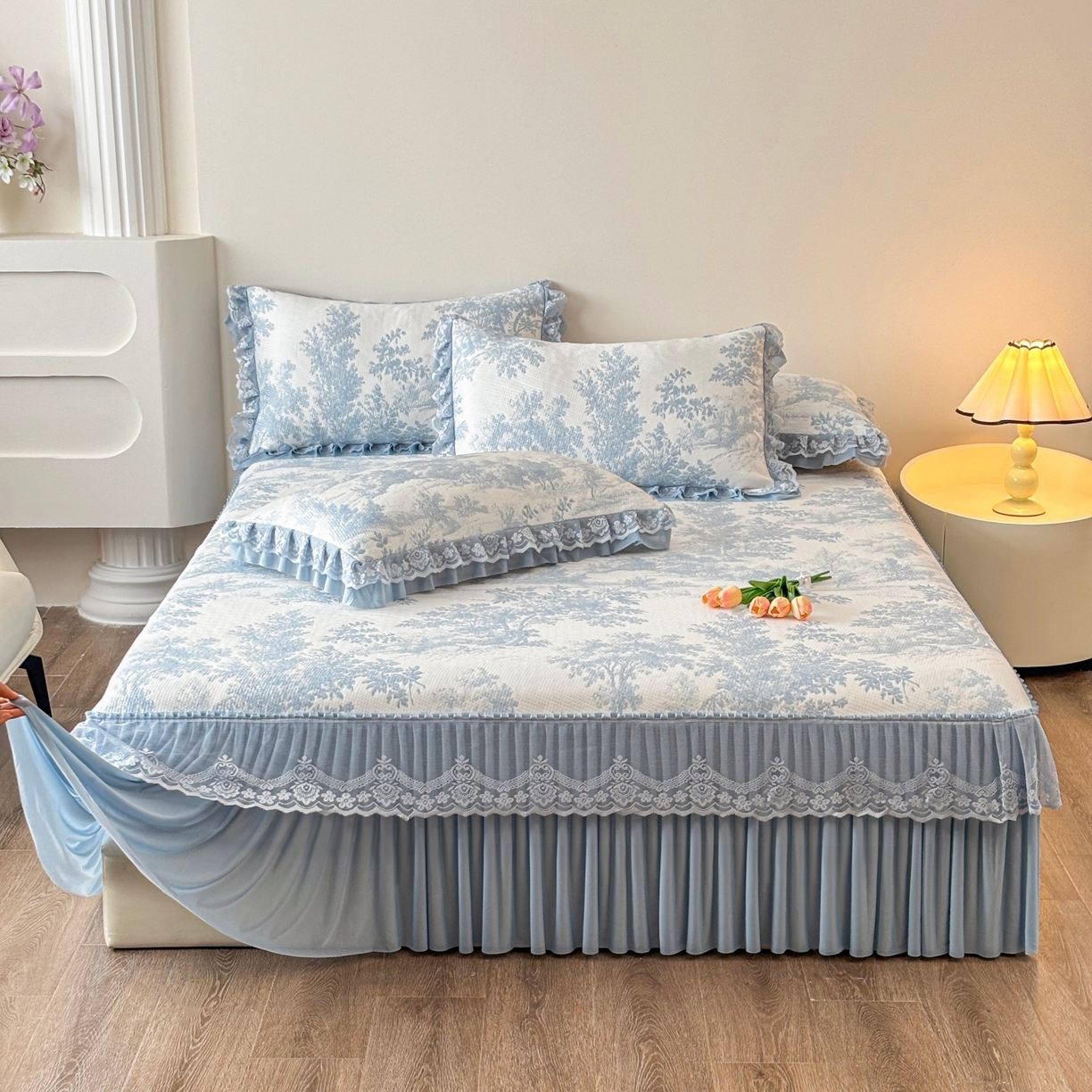 91家纺网 家纺一手货源 找家纺 金艾草 2026新款PE双面提花床裙凉席三件套 清新-蓝色