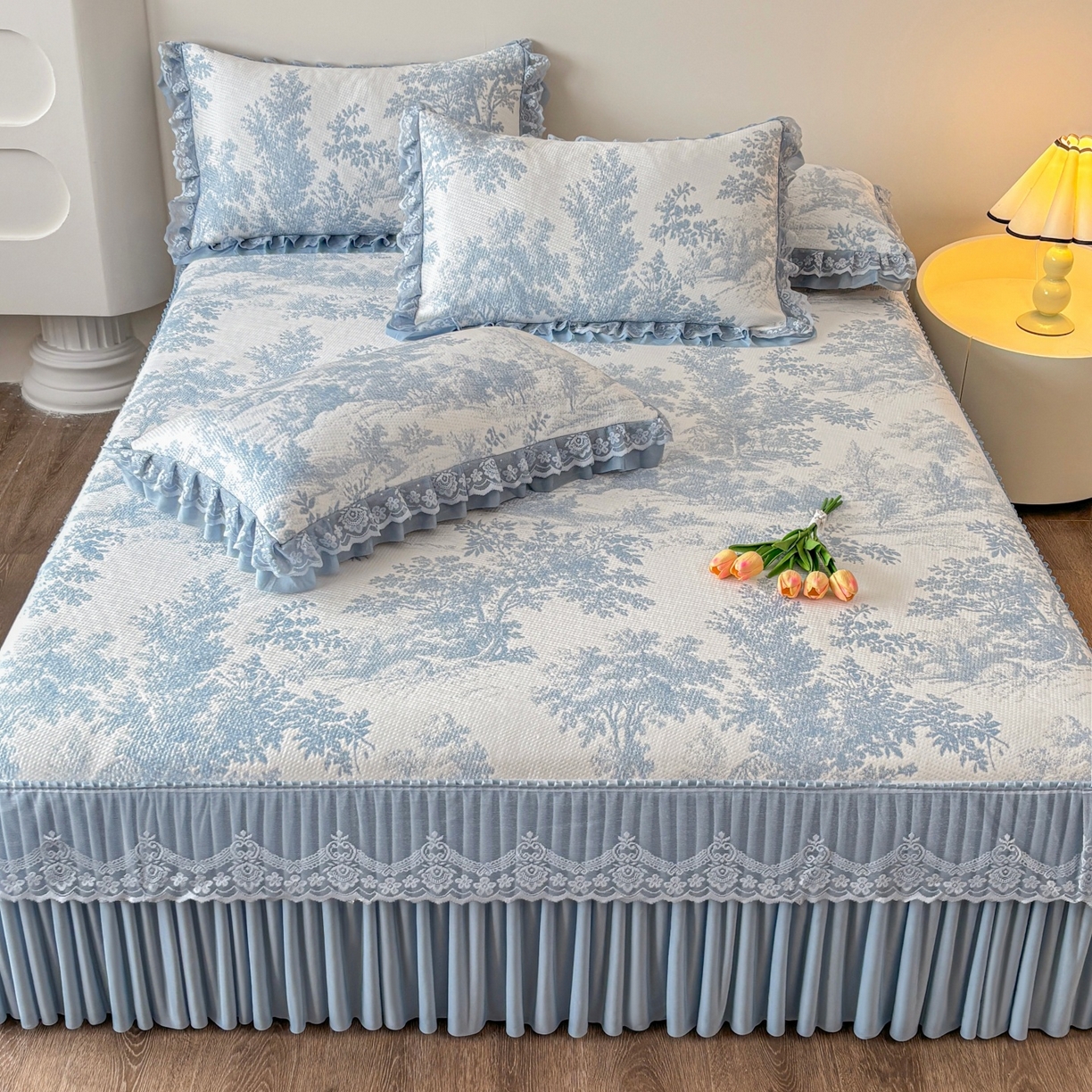 91家纺网 家纺一手货源 找家纺 金艾草 2026新款PE双面提花床裙凉席三件套 清新-蓝色