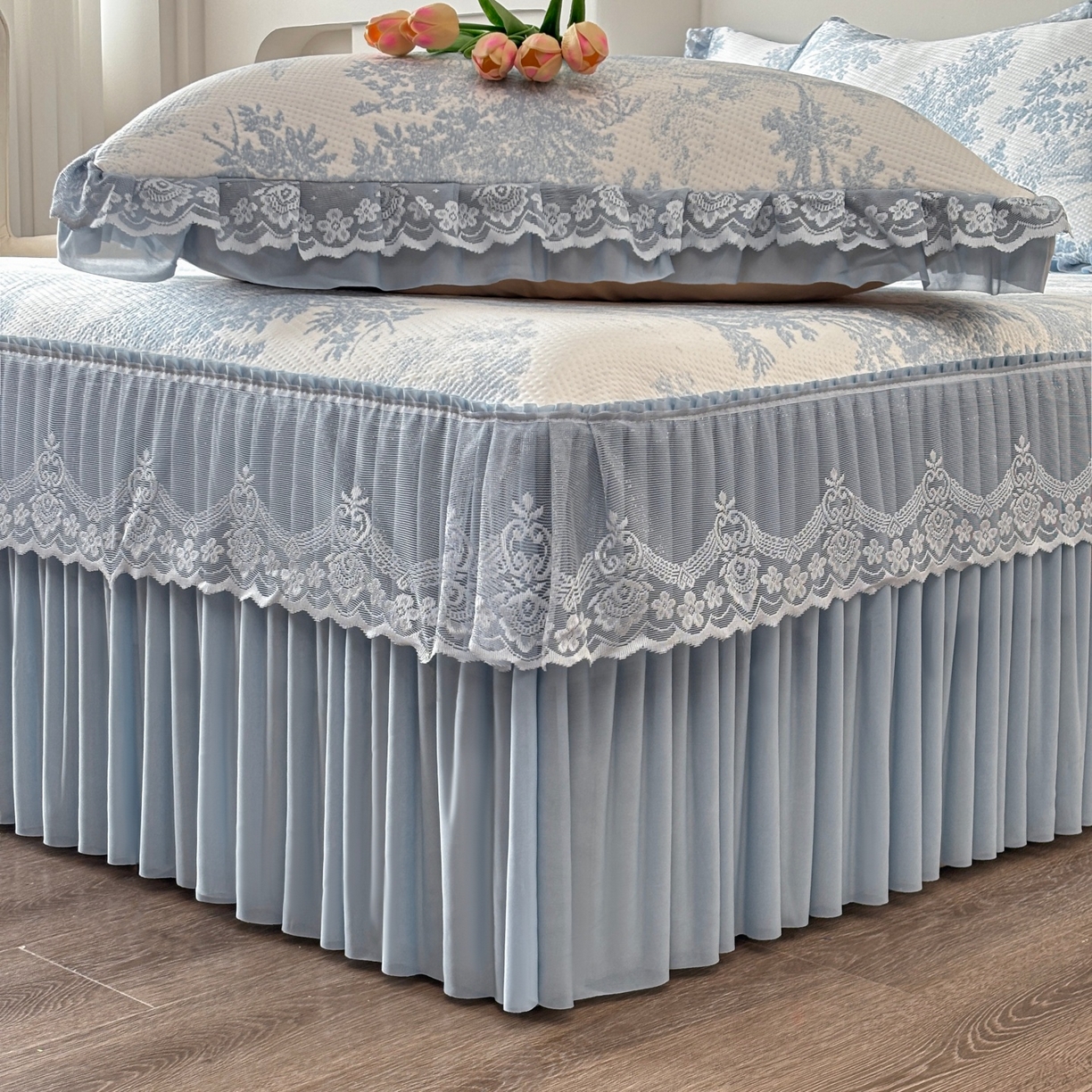 91家纺网 家纺一手货源 找家纺 金艾草 2026新款PE双面提花床裙凉席三件套 清新-蓝色