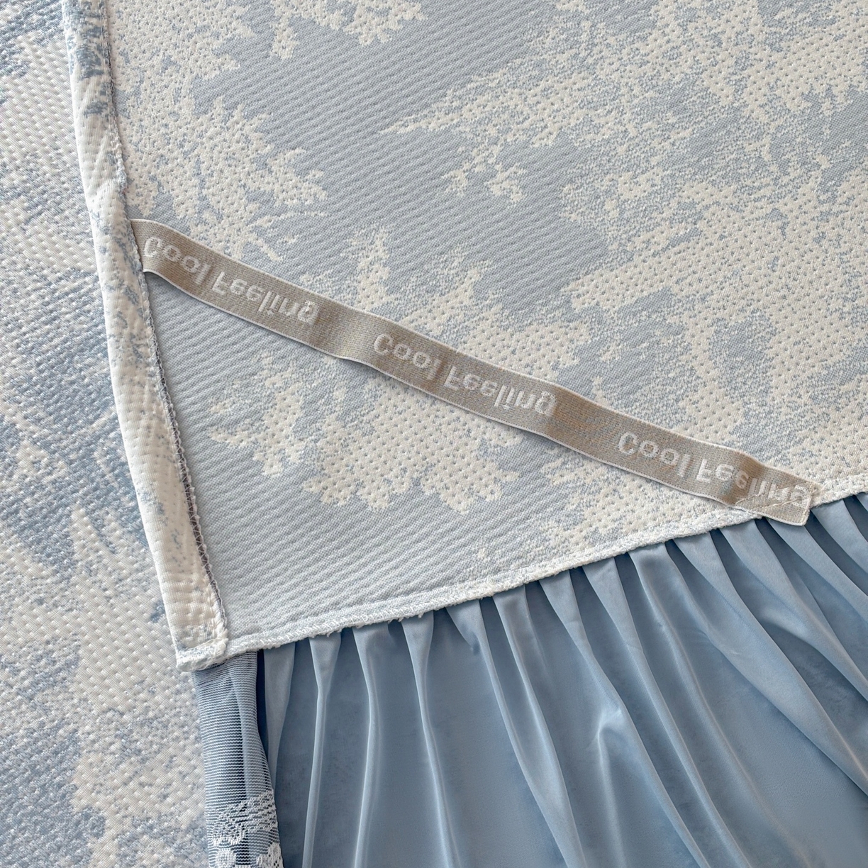 91家纺网 家纺一手货源 找家纺 金艾草 2026新款PE双面提花床裙凉席三件套 清新-蓝色