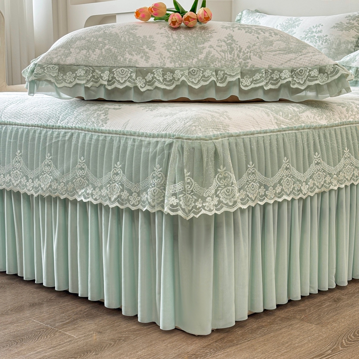 91家纺网 家纺一手货源 找家纺 金艾草 2026新款PE双面提花床裙凉席三件套 清新-绿色