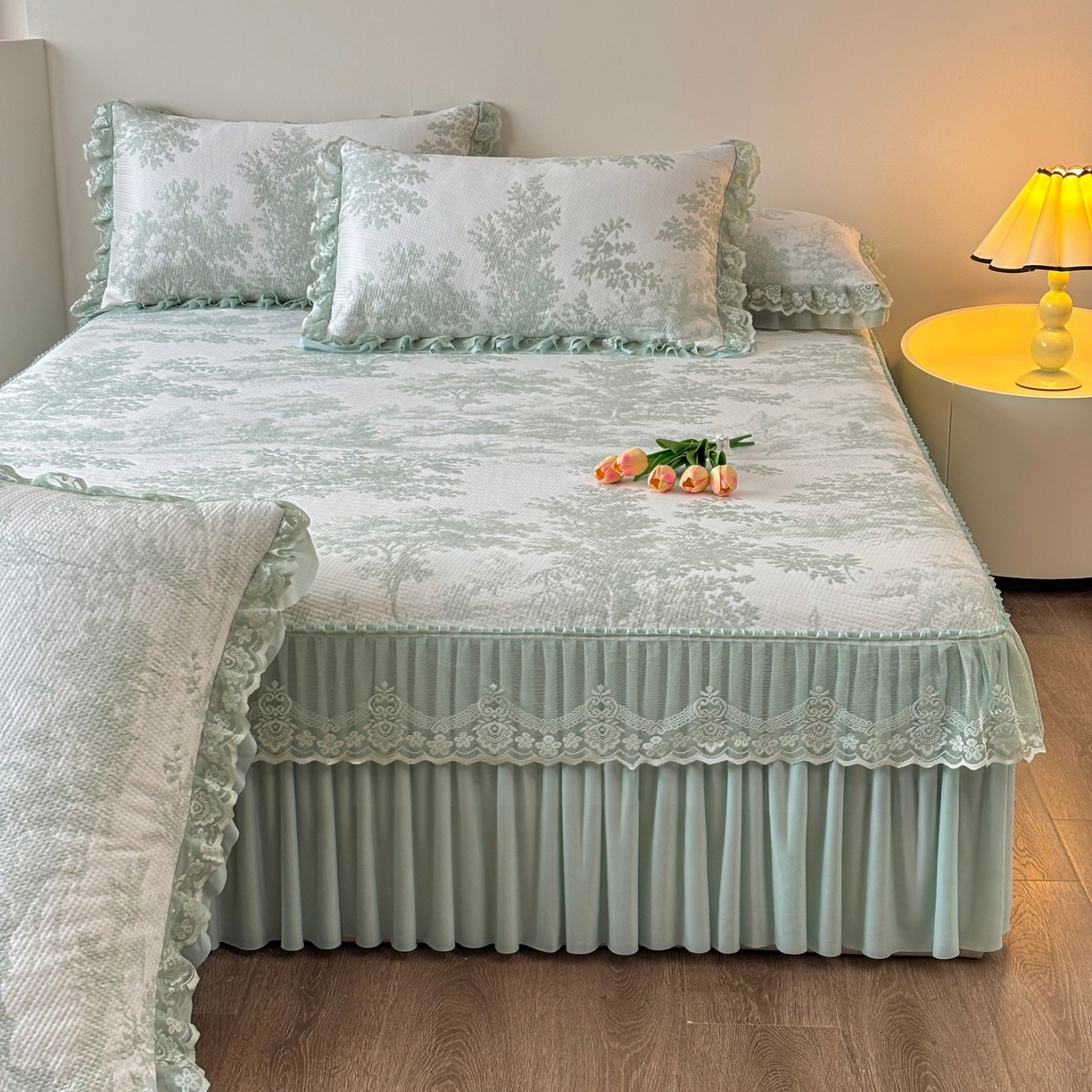 91家纺网 家纺一手货源 找家纺 金艾草 2026新款PE双面提花床裙凉席三件套 清新-绿色