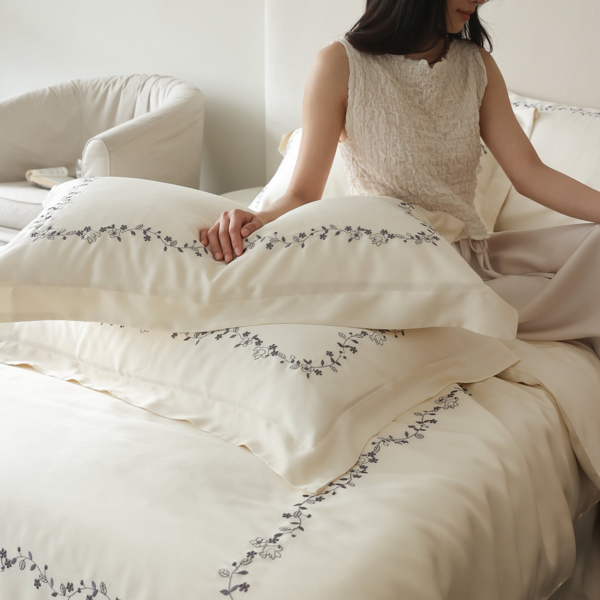 91家纺网 家纺一手货源 找家纺 初拾 2026新款60支奥地利进口兰精天丝四件套—嘉丽斯 嘉丽斯-茉莉白