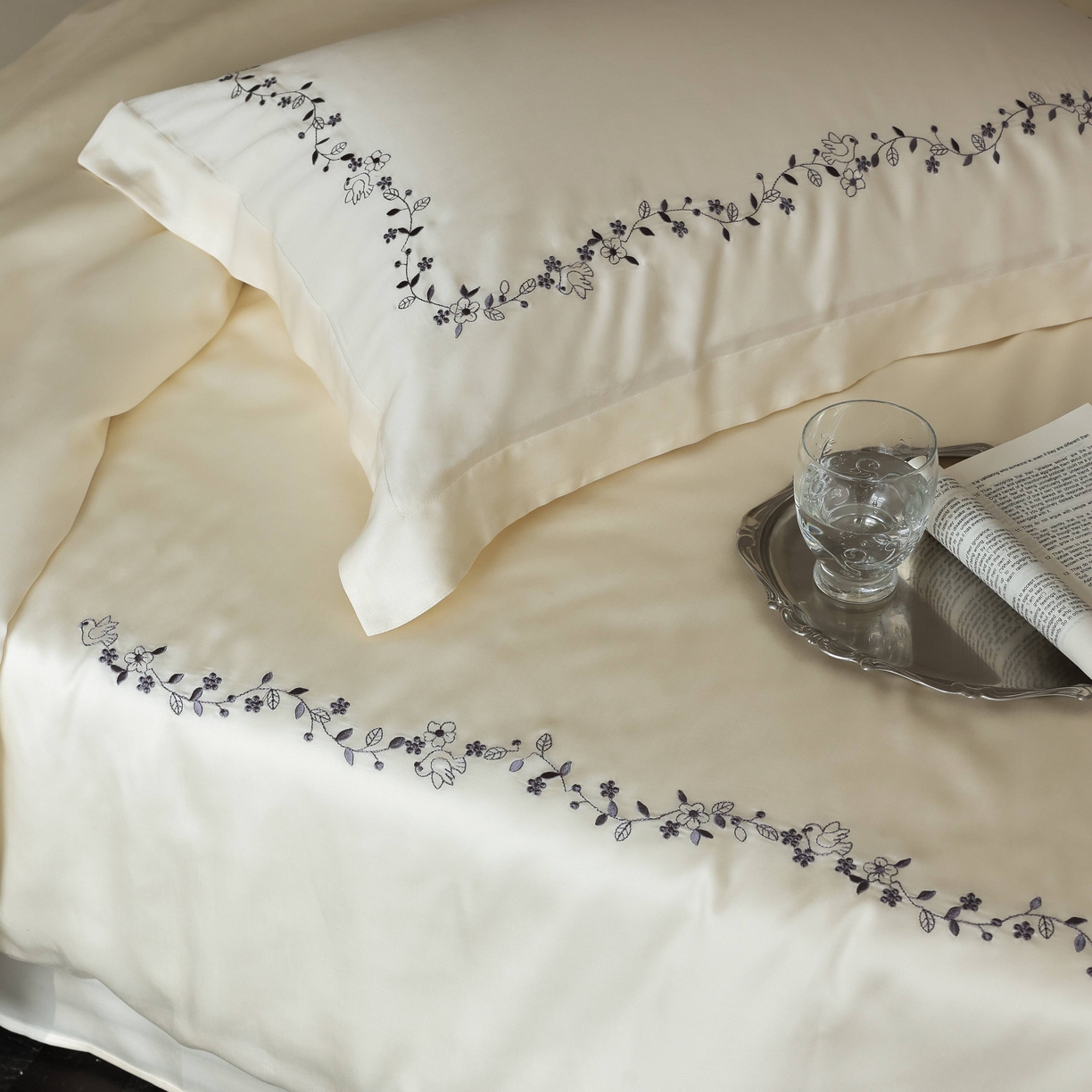 91家纺网 家纺一手货源 找家纺 初拾 2026新款60支奥地利进口兰精天丝四件套—嘉丽斯 嘉丽斯-茉莉白