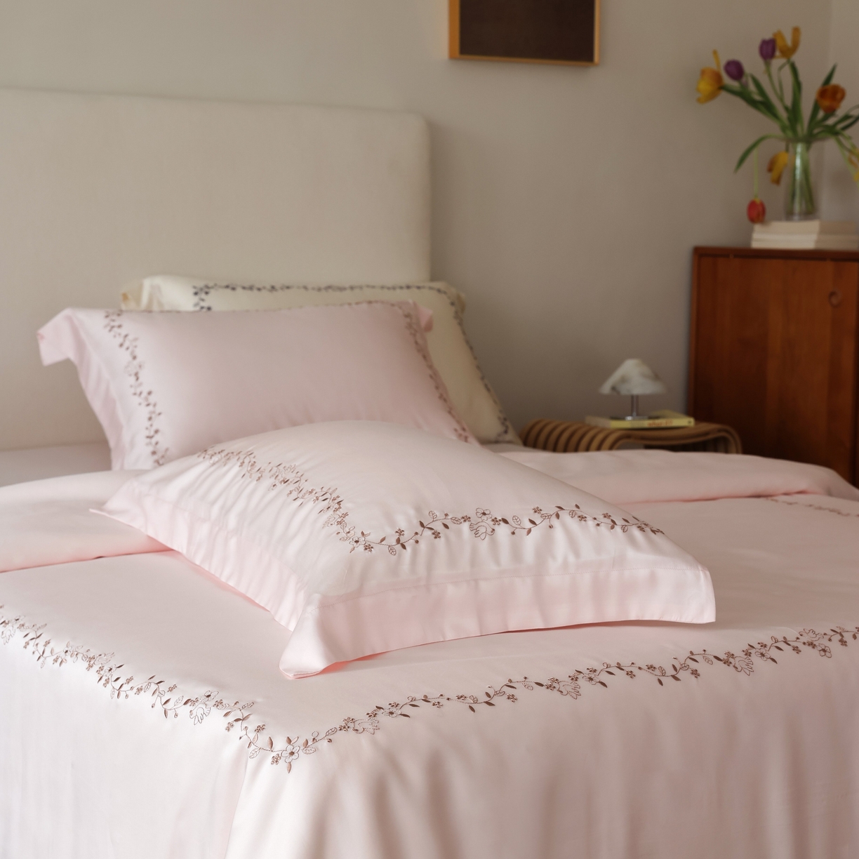 91家纺网 家纺一手货源 找家纺 初拾 2026新款60支奥地利进口兰精天丝四件套—嘉丽斯 嘉丽斯-轻柔粉