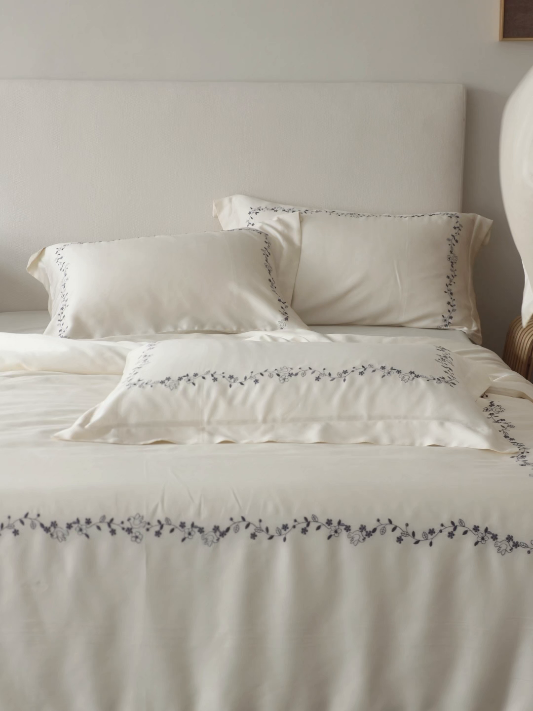 91家纺网 家纺一手货源 找家纺 初拾 2026新款60支奥地利进口兰精天丝四件套—嘉丽斯 嘉丽斯-茉莉白