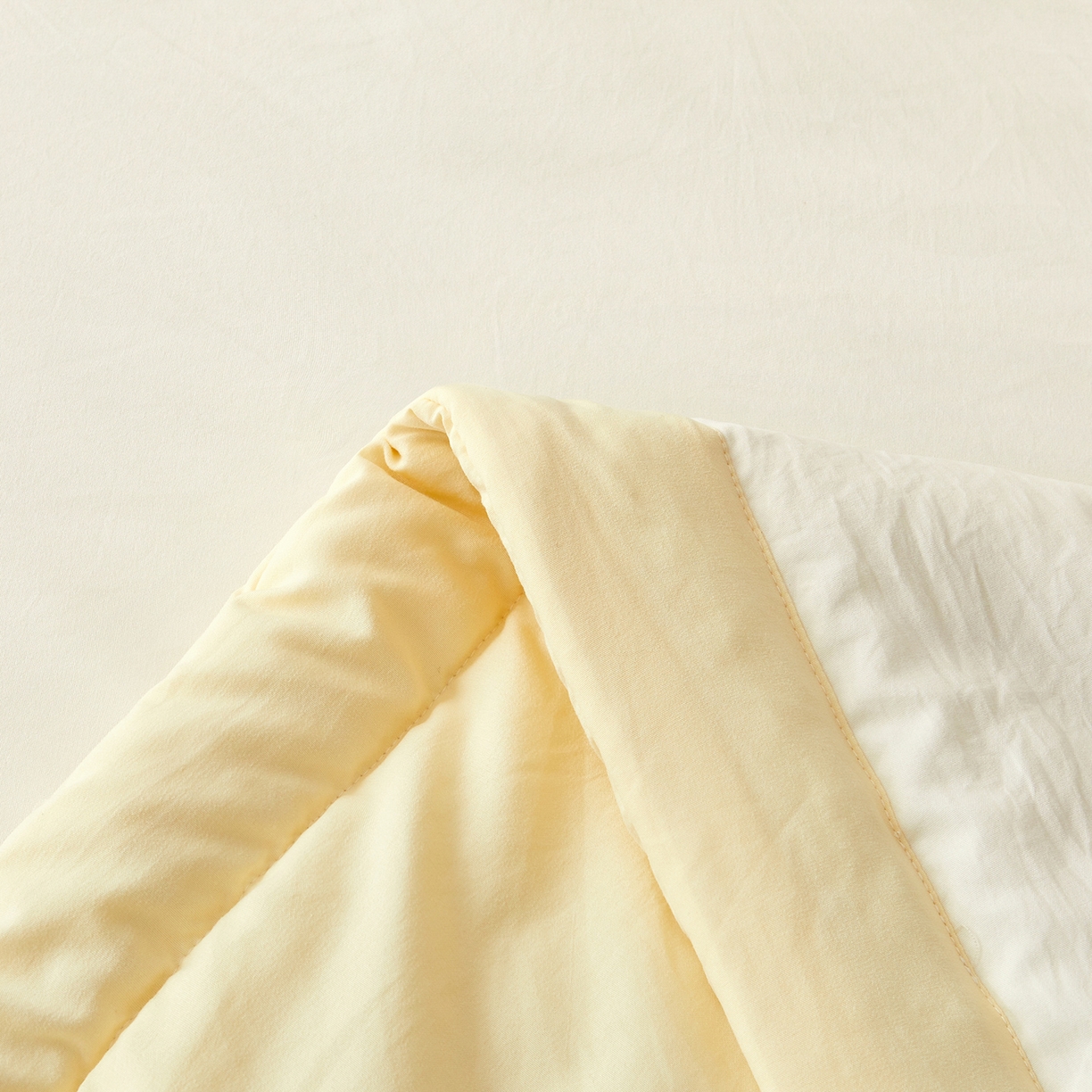 91家纺网 家纺一手货源 找家纺 晓时候 2026新款无印风水洗棉新疆棉花被夏被夏凉被空调被子 素夏-白黄