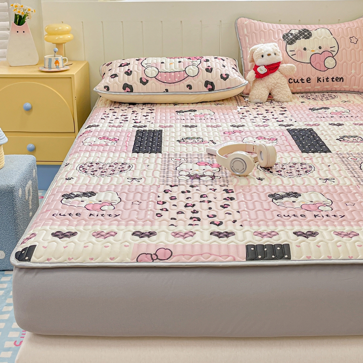 91家纺网 家纺一手货源 找家纺 （总）摩妮卡 2026春夏新款凉感丝印花小清新乳胶凉席席子床笠款三件套