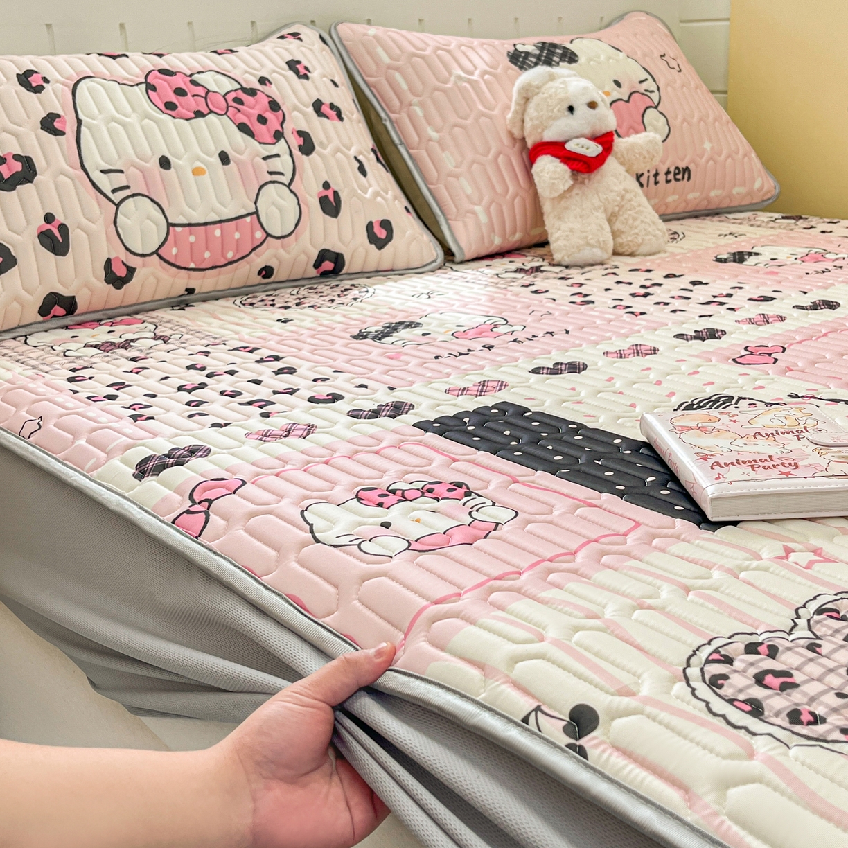 91家纺网 家纺一手货源 找家纺 （总）摩妮卡 2026春夏新款凉感丝印花小清新乳胶凉席席子床笠款三件套