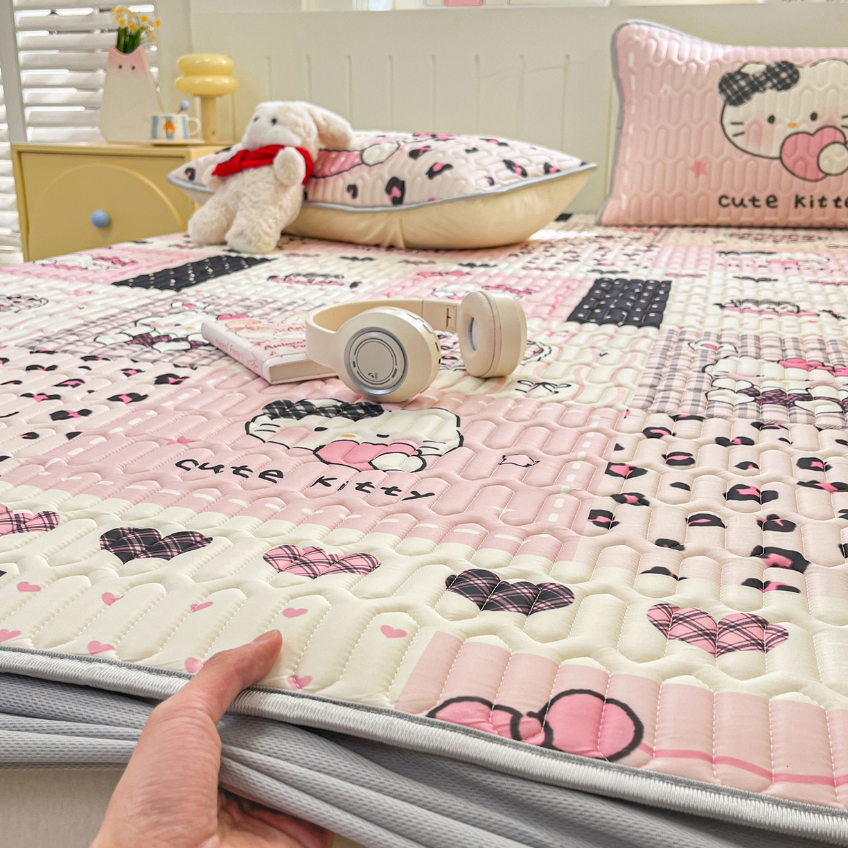 91家纺网 家纺一手货源 找家纺 （总）摩妮卡 2026春夏新款凉感丝印花小清新乳胶凉席席子床笠款三件套