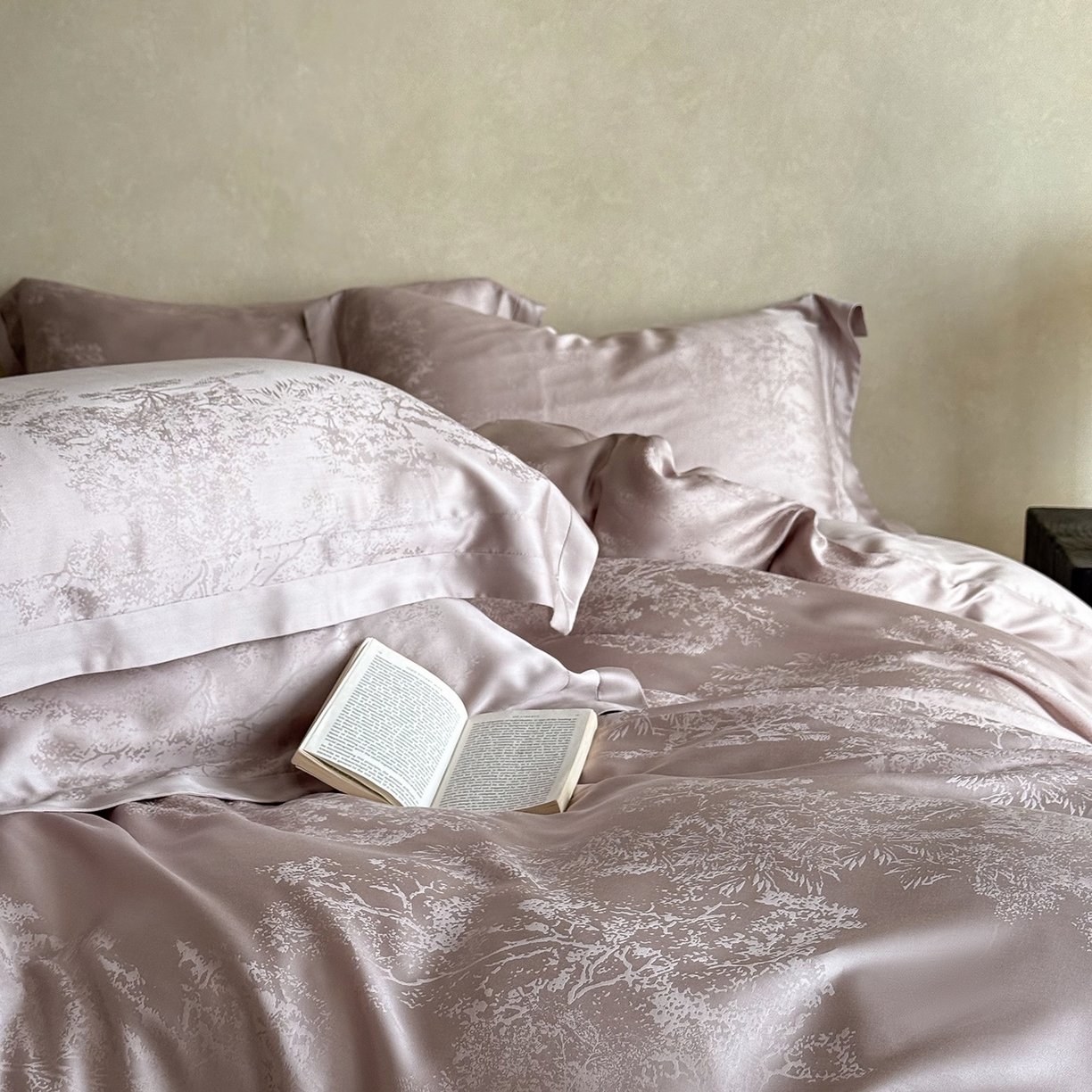 91家纺网 家纺一手货源 找家纺 （总）花时间 2026新款60s兰精天丝四件套-赫本天丝款 （会员减10 参与日常超级立减9折后不低于368/388）