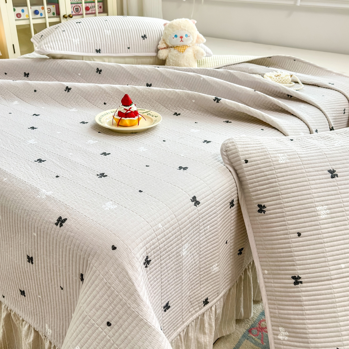 91家纺网 家纺一手货源 找家纺 欣宜家纺 2026新款法式大花边全棉床盖三件套 蝴蝶结咖