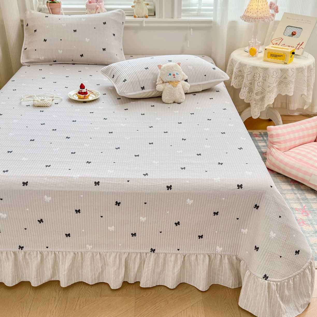 91家纺网 家纺一手货源 找家纺 欣宜家纺 2026新款法式大花边全棉床盖三件套 蝴蝶结咖