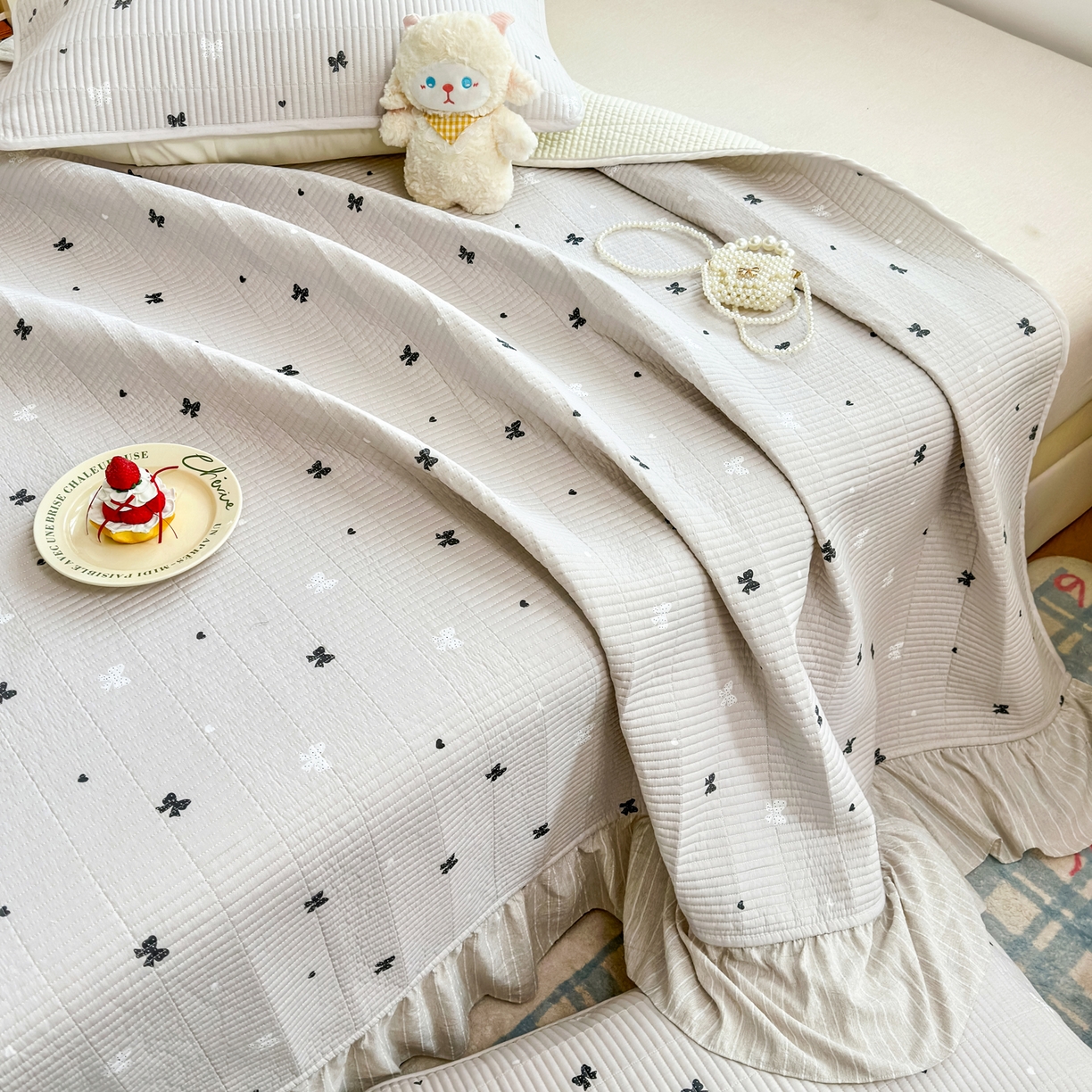 91家纺网 家纺一手货源 找家纺 欣宜家纺 2026新款法式大花边全棉床盖三件套 蝴蝶结咖