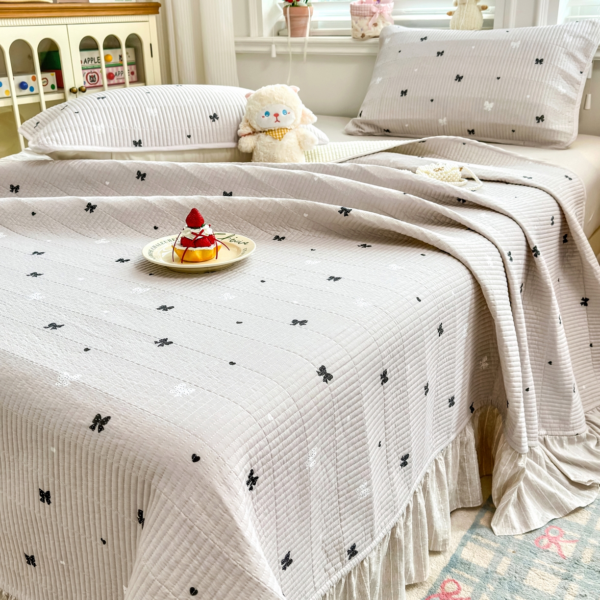 91家纺网 家纺一手货源 找家纺 欣宜家纺 2026新款法式大花边全棉床盖三件套 蝴蝶结咖