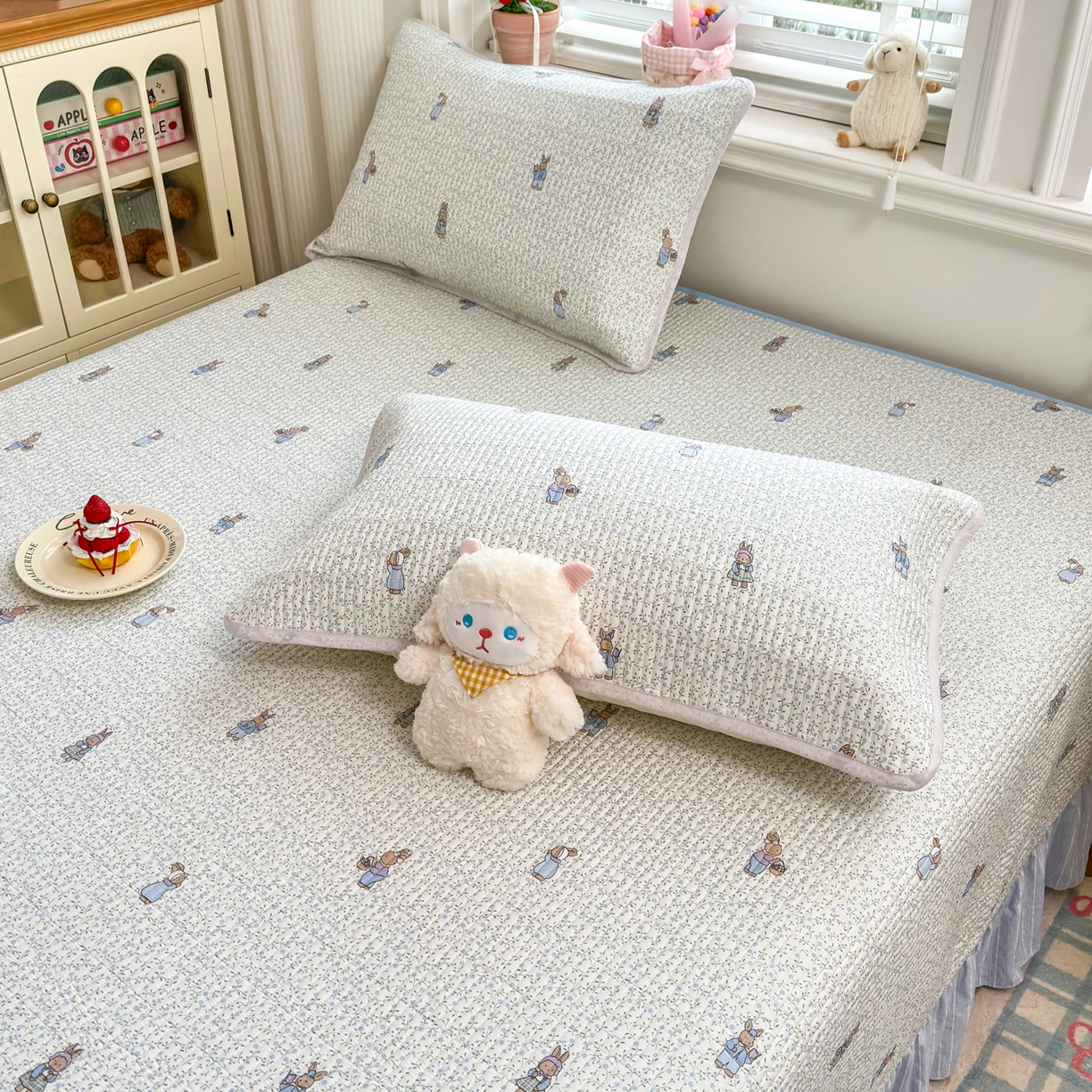 91家纺网 家纺一手货源 找家纺 欣宜家纺 2026新款法式大花边全棉床盖三件套 田园兔蓝