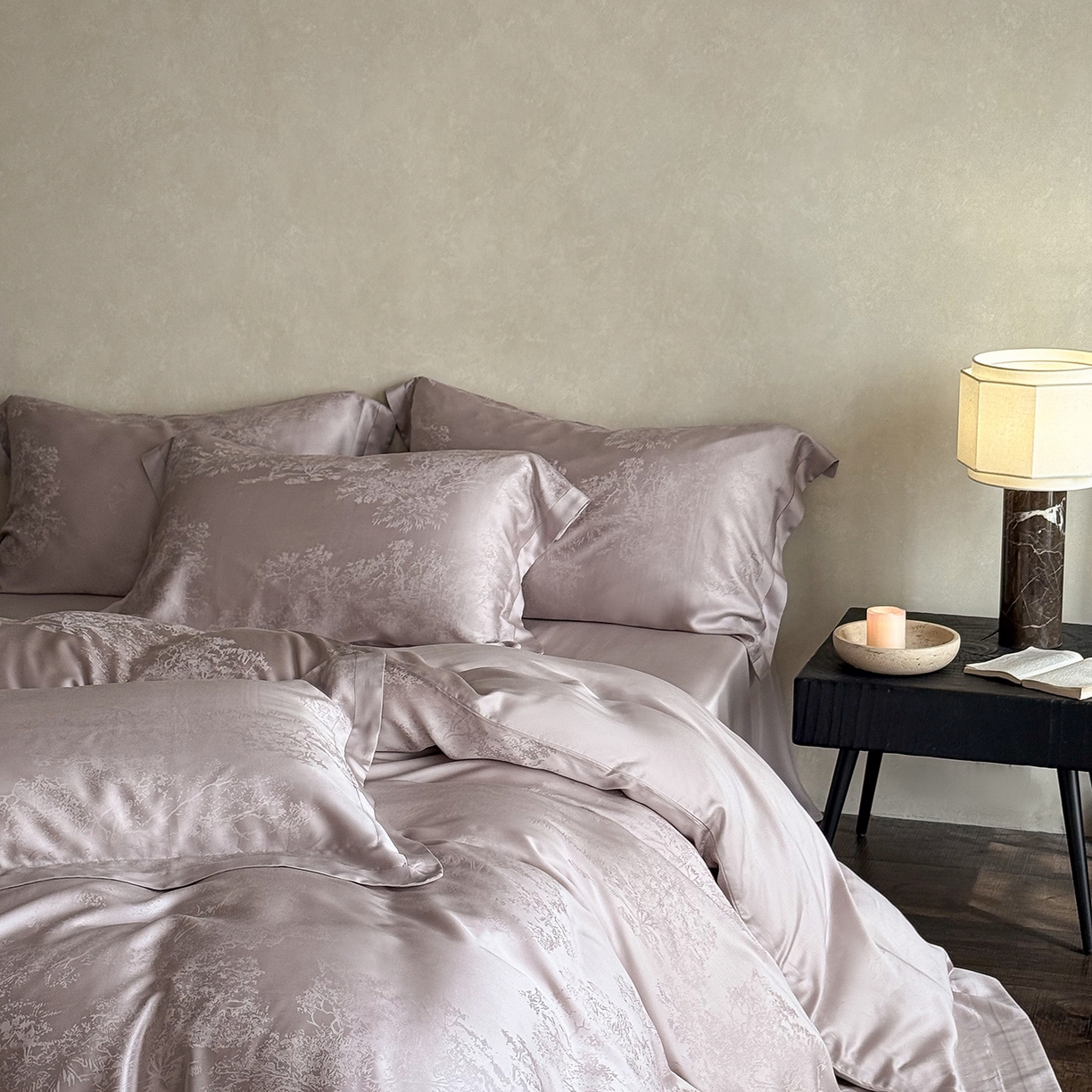 91家纺网 家纺一手货源 找家纺 花时间 2026新款60s兰精天丝四件套-赫本天丝款 会员减10 参与日常超级立减9折后不低于368/388 天丝款-赫本浅紫