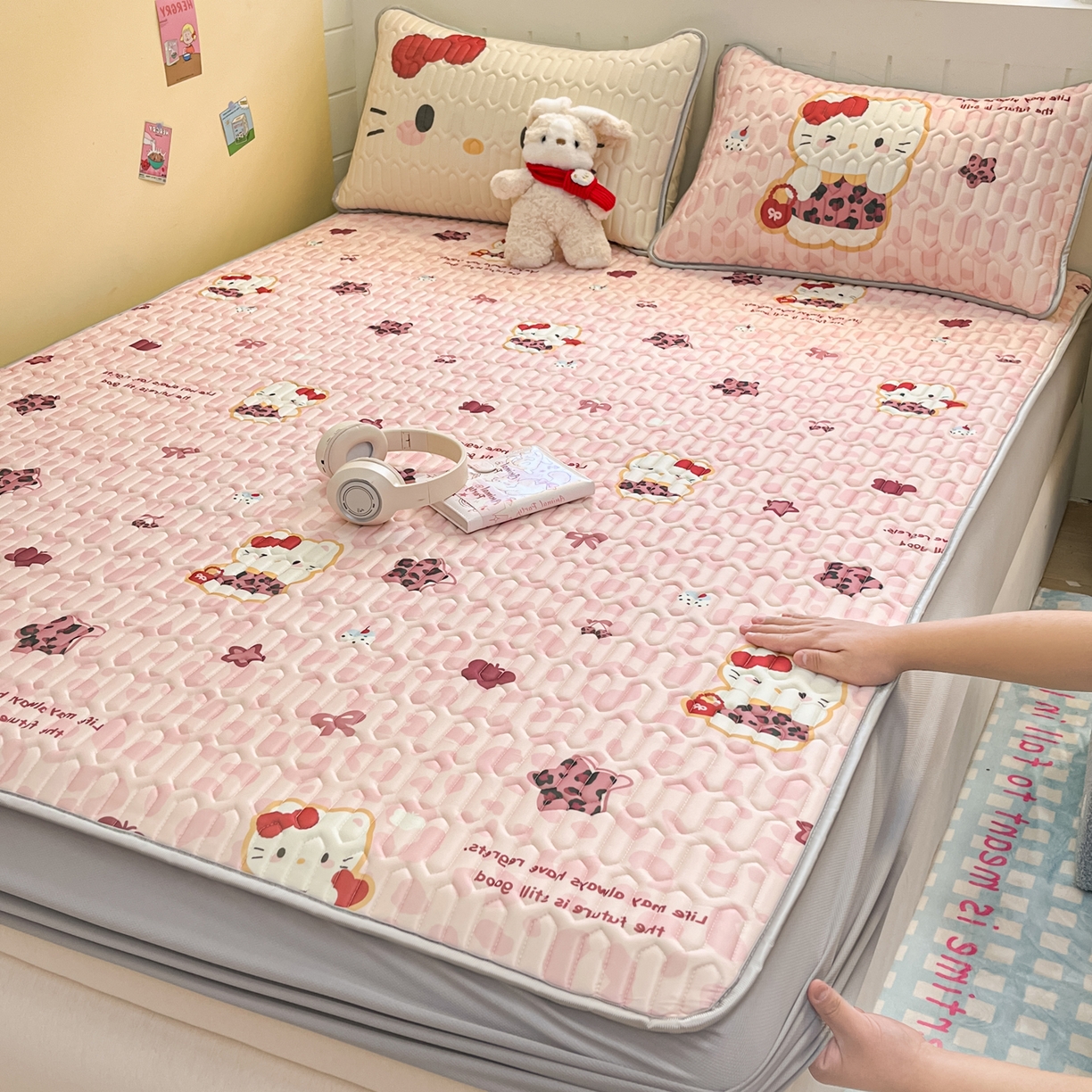 91家纺网 家纺一手货源 找家纺 （总）摩妮卡 2026春夏新款凉感丝印花小清新乳胶凉席席子床笠款三件套