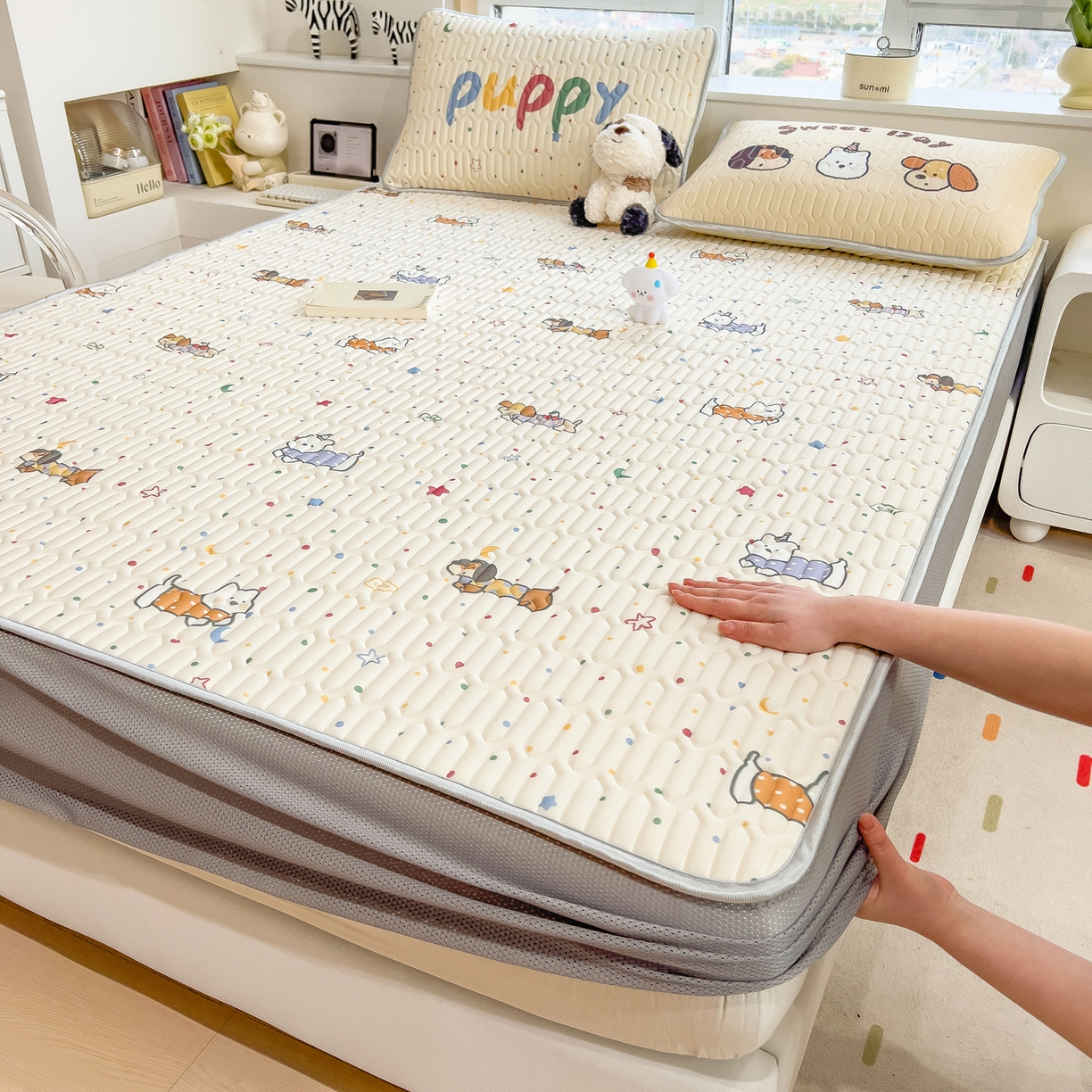 91家纺网 家纺一手货源 找家纺 （总）摩妮卡 2026春夏新款凉感丝印花小清新乳胶凉席席子床笠款三件套