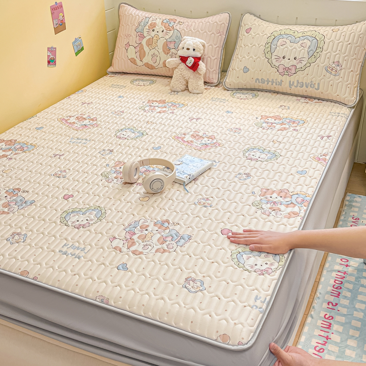 91家纺网 家纺一手货源 找家纺 （总）摩妮卡 2026春夏新款凉感丝印花小清新乳胶凉席席子床笠款三件套