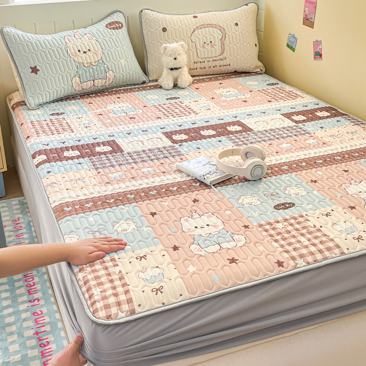 91家纺网 家纺一手货源 找家纺 （总）摩妮卡 2026春夏新款凉感丝印花小清新乳胶凉席席子床笠款三件套