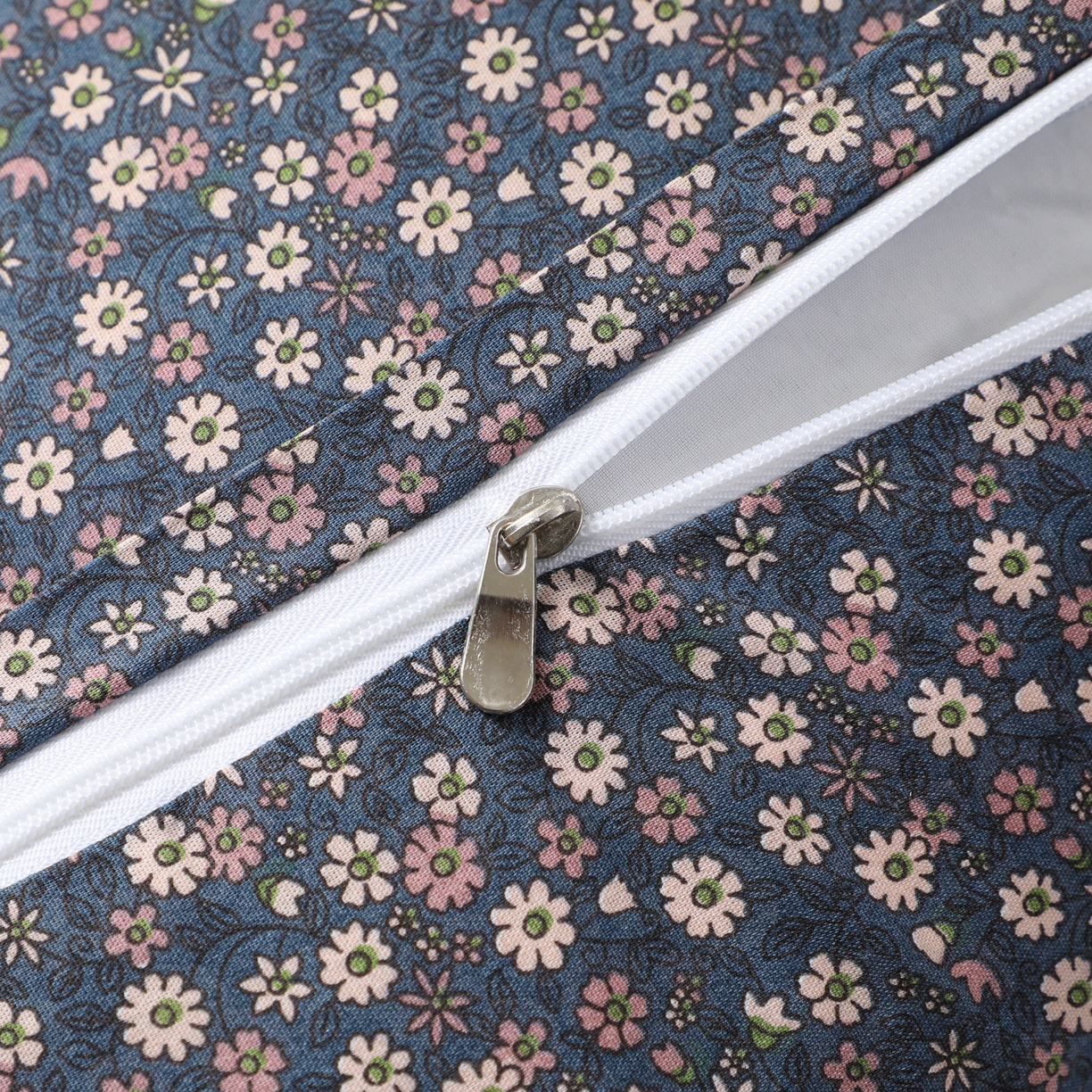 91家纺网 家纺一手货源 找家纺 芯洲 2026年新款卡通猫咪造型可爱抱枕荞麦枕枕头枕芯 幸福喵-深蓝 30*60cm/只