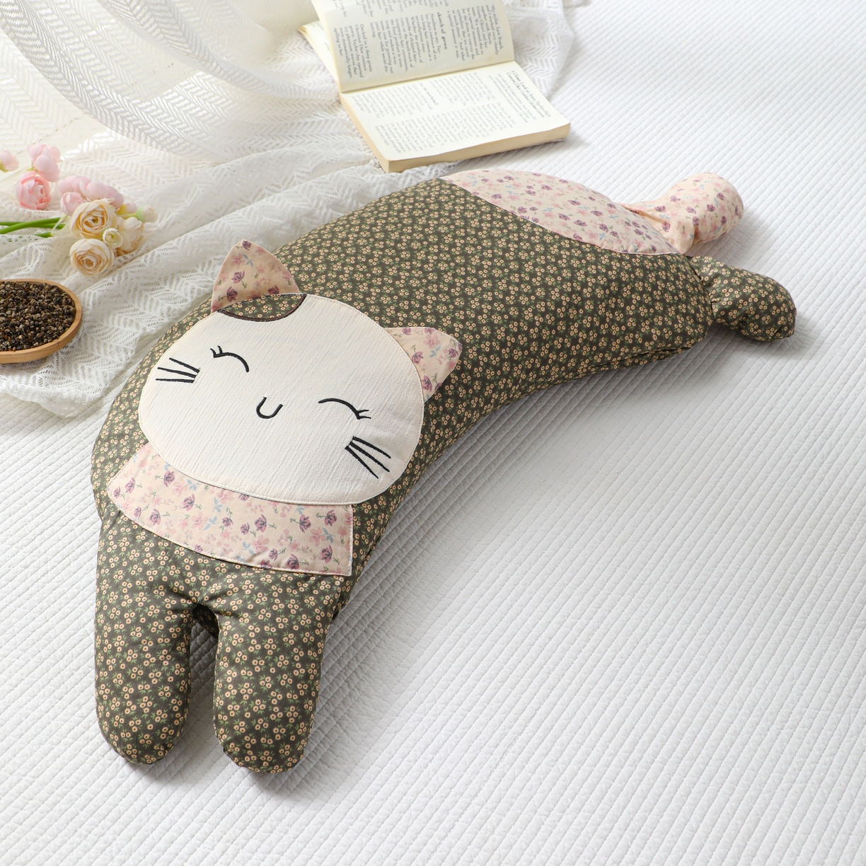 91家纺网 家纺一手货源 找家纺 （总）芯洲 2026年新款卡通猫咪造型可爱抱枕荞麦枕枕头枕芯