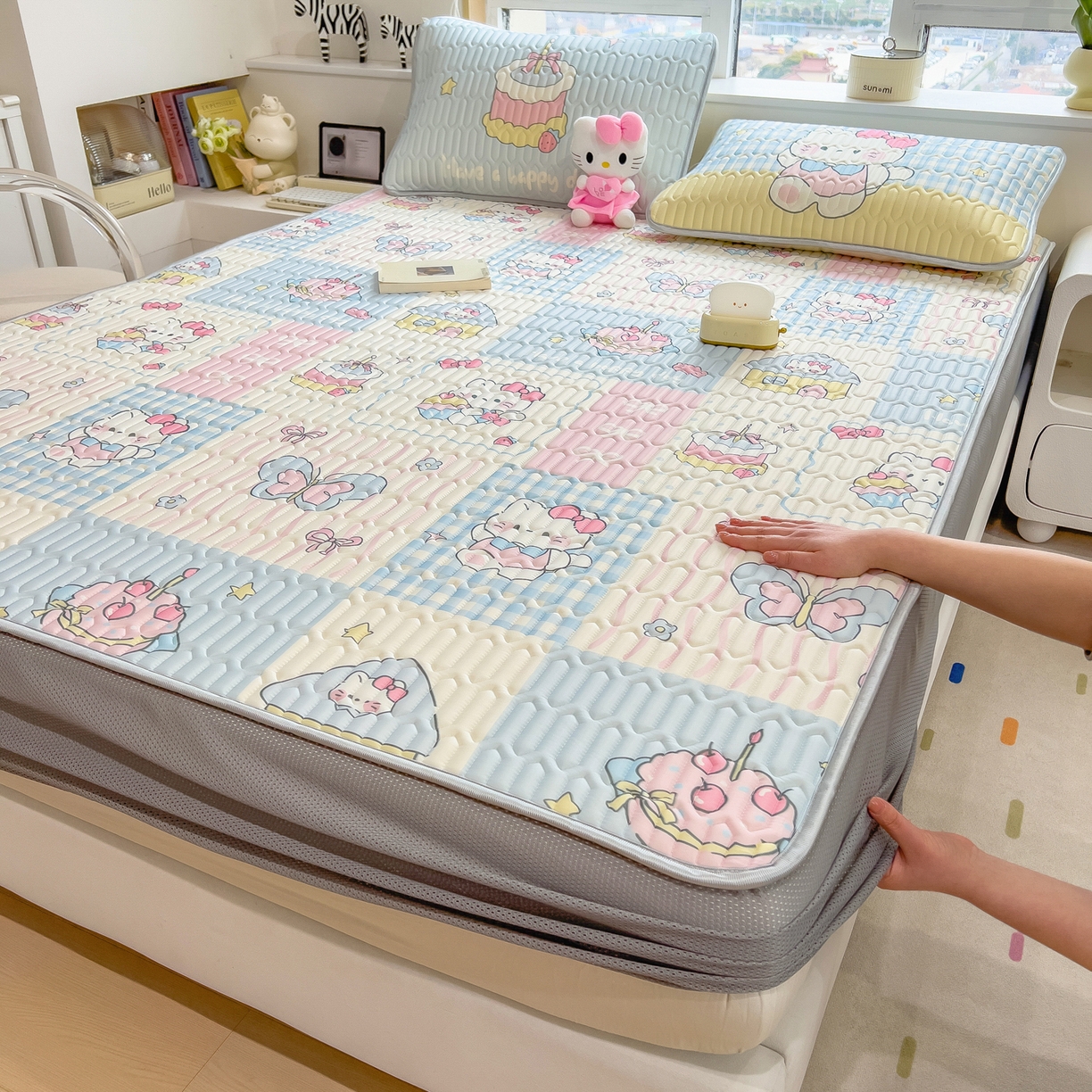 91家纺网 家纺一手货源 找家纺 （总）摩妮卡 2026春夏新款凉感丝印花小清新乳胶凉席席子床笠款三件套