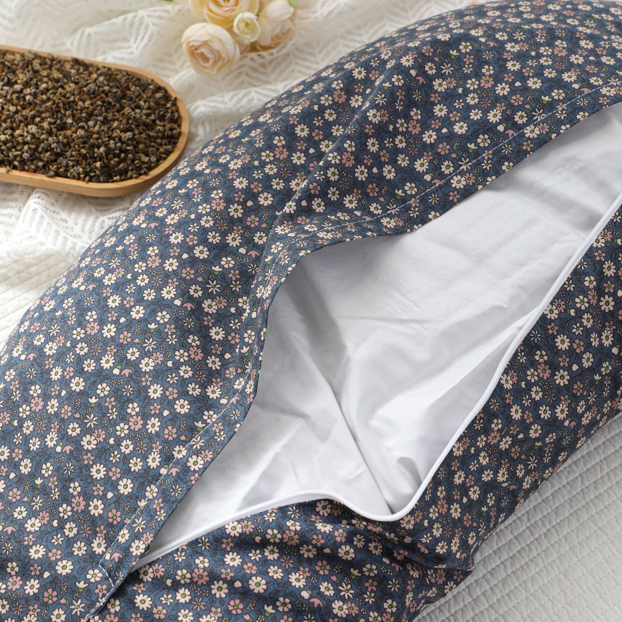 91家纺网 家纺一手货源 找家纺 芯洲 2026年新款卡通猫咪造型可爱抱枕荞麦枕枕头枕芯 幸福喵-深蓝 30*60cm/只