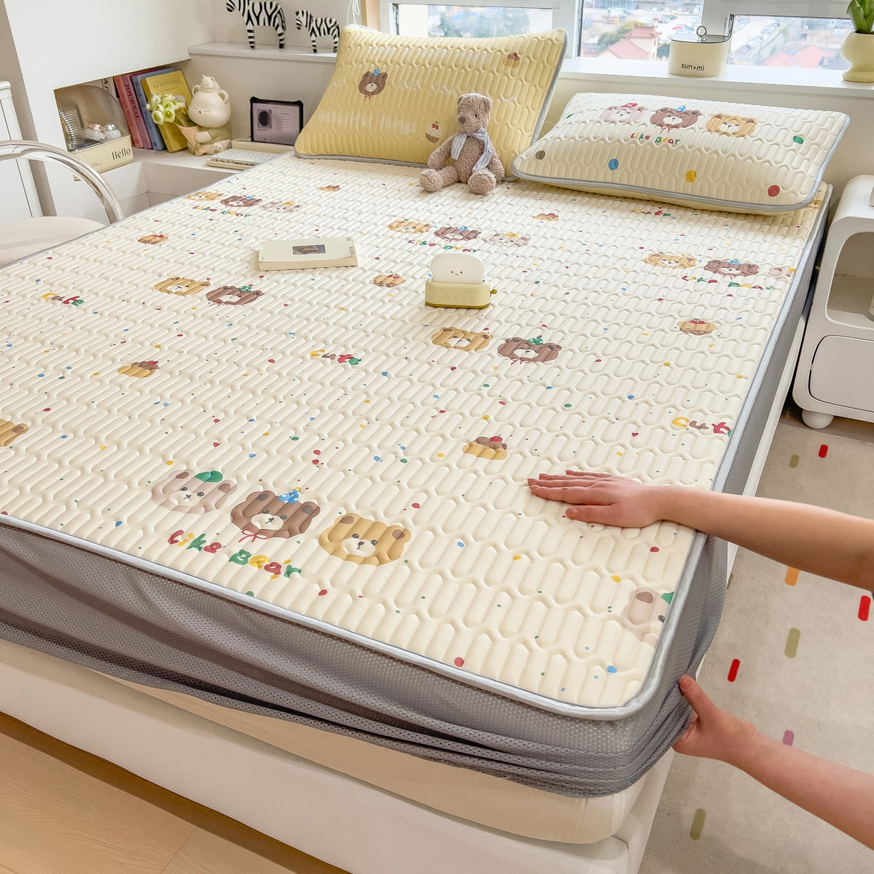 91家纺网 家纺一手货源 找家纺 （总）摩妮卡 2026春夏新款凉感丝印花小清新乳胶凉席席子床笠款三件套