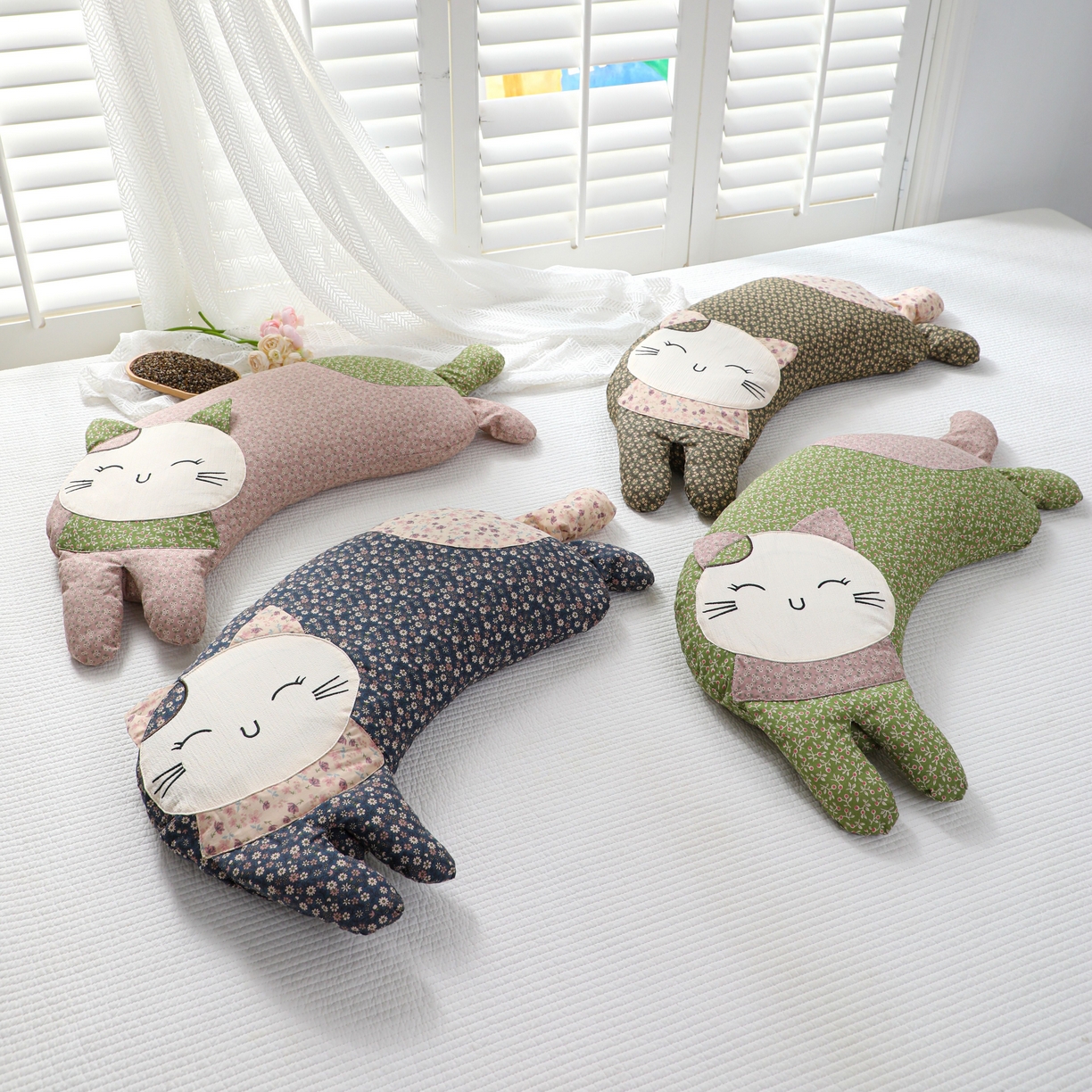 91家纺网 家纺一手货源 找家纺 芯洲 2026年新款卡通猫咪造型可爱抱枕荞麦枕枕头枕芯 幸福喵-黛粉 30*60cm/只