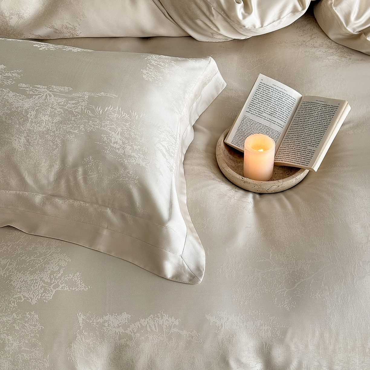 91家纺网 家纺一手货源 找家纺 花时间 2026新款60s兰精天丝四件套-赫本天丝款 会员减10 参与日常超级立减9折后不低于368/388 天丝款-赫本香槟