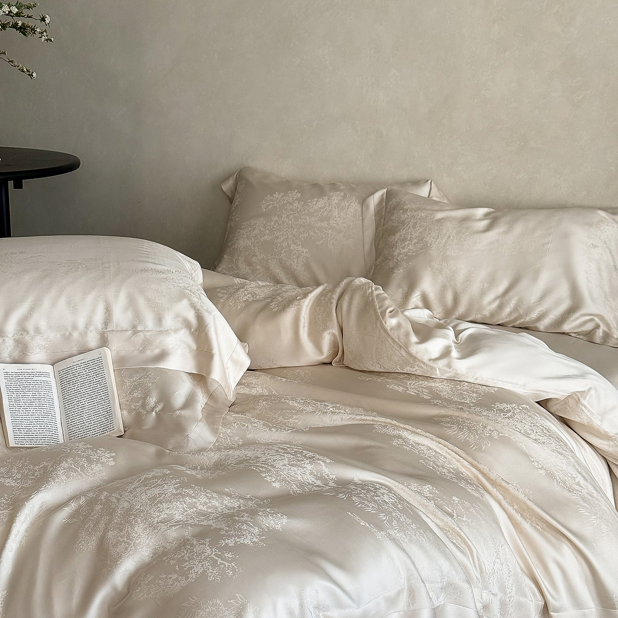 91家纺网 家纺一手货源 找家纺 花时间 2026新款60s兰精天丝四件套-赫本天丝款 会员减10 参与日常超级立减9折后不低于368/388 天丝款-赫本香槟