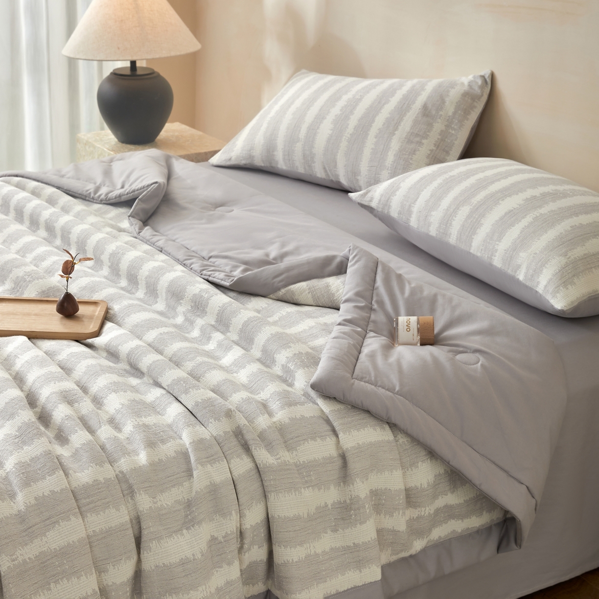 91家纺网 家纺一手货源 找家纺 吾诺家居 2026新款全棉纯棉大提花新疆棉花夏被夏凉被空调被四件套-律动 律动-浅灰