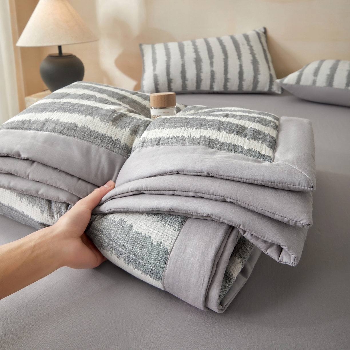 91家纺网 家纺一手货源 找家纺 吾诺家居 2026新款全棉纯棉大提花新疆棉花夏被夏凉被空调被四件套-律动 律动-深灰