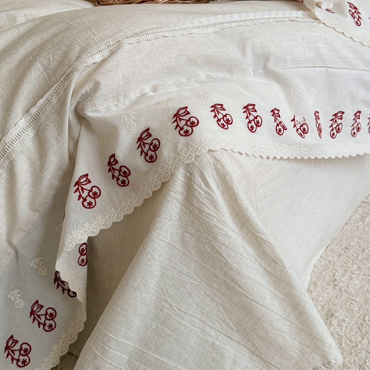 91家纺网 家纺一手货源 找家纺 MIU缪家居 2026新款亲肤舒适棉麻四件套-雾屿樱桃 麻本色