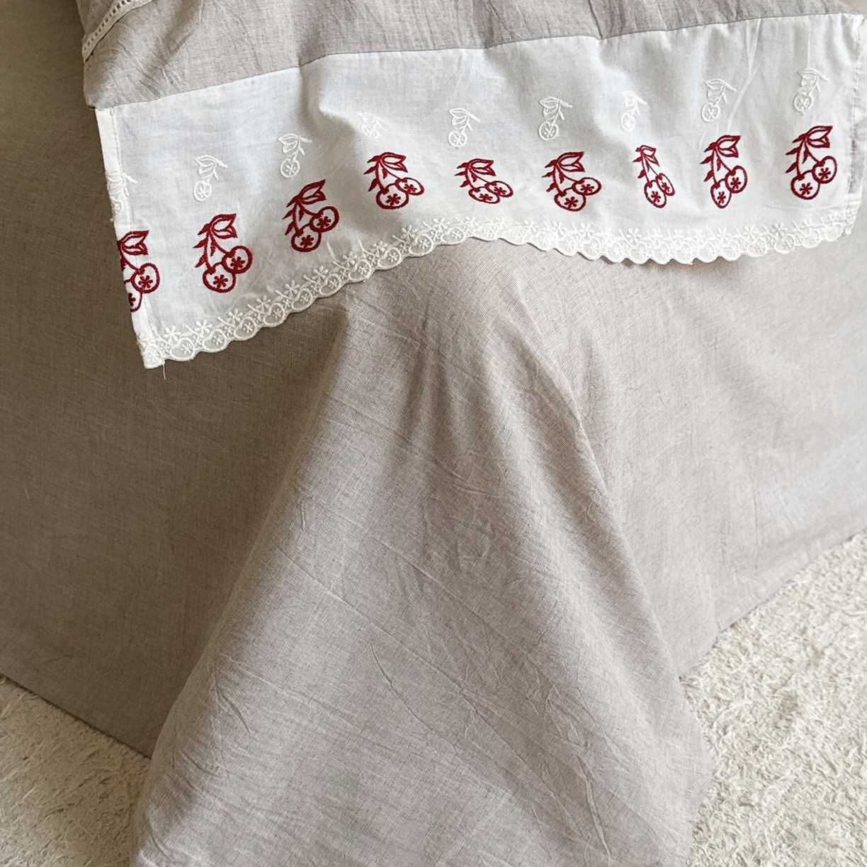 91家纺网 家纺一手货源 找家纺 MIU缪家居 2026新款亲肤舒适棉麻四件套-雾屿樱桃 复古咖