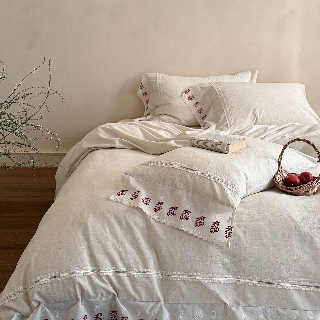 91家纺网 家纺一手货源 找家纺 MIU缪家居 2026新款亲肤舒适棉麻四件套-雾屿樱桃 麻本色