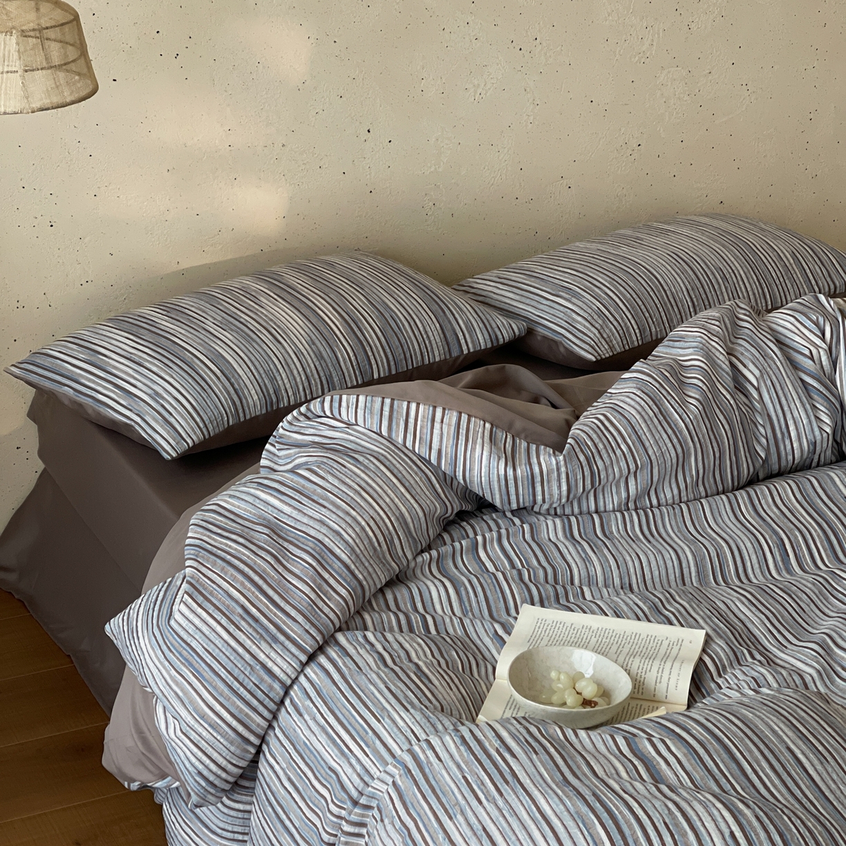 91家纺网 家纺一手货源 找家纺 云上 2026新款全棉纯棉色纺混段染条四件套-暮光 暮光-蓝咖灰